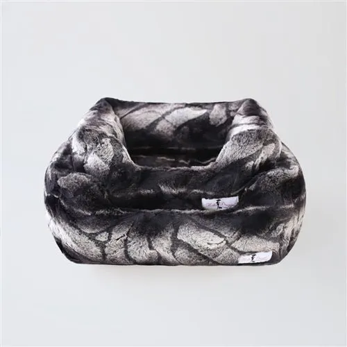 Deluxe Bed in Chinchilla